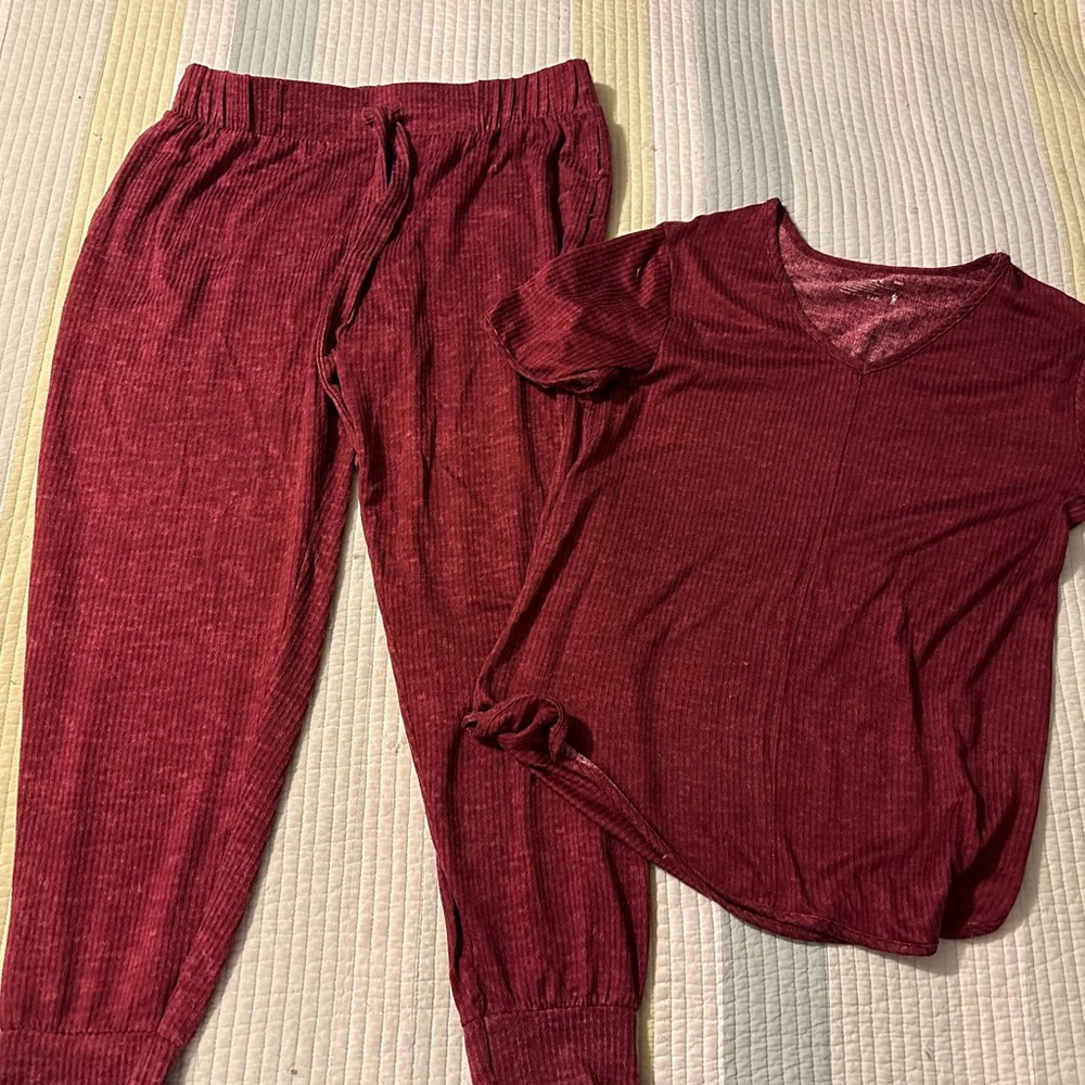 Jockey 2 P.C. lounge wear med/large Maroon